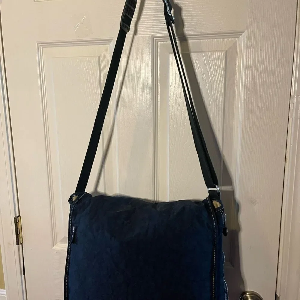 Kipling Nylon Expandable Navy Blue Large Messenger Bag  Key Clip. Black strap .